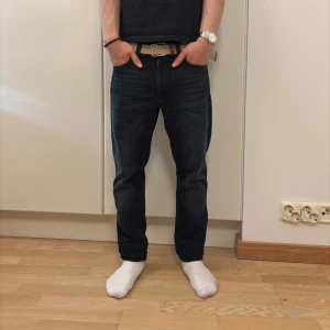 Sprillans nya nudie jeans - Säljer dessa snygga slim fit nudie jeans i nyskick i en riktigt snygg wash 😎 | Size: W29 L32 | Modell: Lean Dean | Skick: 10/10 | Färg: Hidden Ink | Skriv vid minsta lilla fråga! 🗣️🗣️  Nudie jeans erbjuder också gratis lagningar och uppläggning av deras byxor, utan kvitto! 👍
