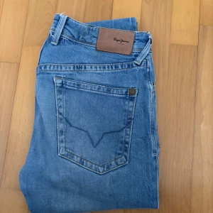 Pepe Jeans - Säljer ett par Pepe Jeans i strl 32/32. Mycket bekväma 8/10 skick. Hör av er vid funderingar. Ej öppet köp!