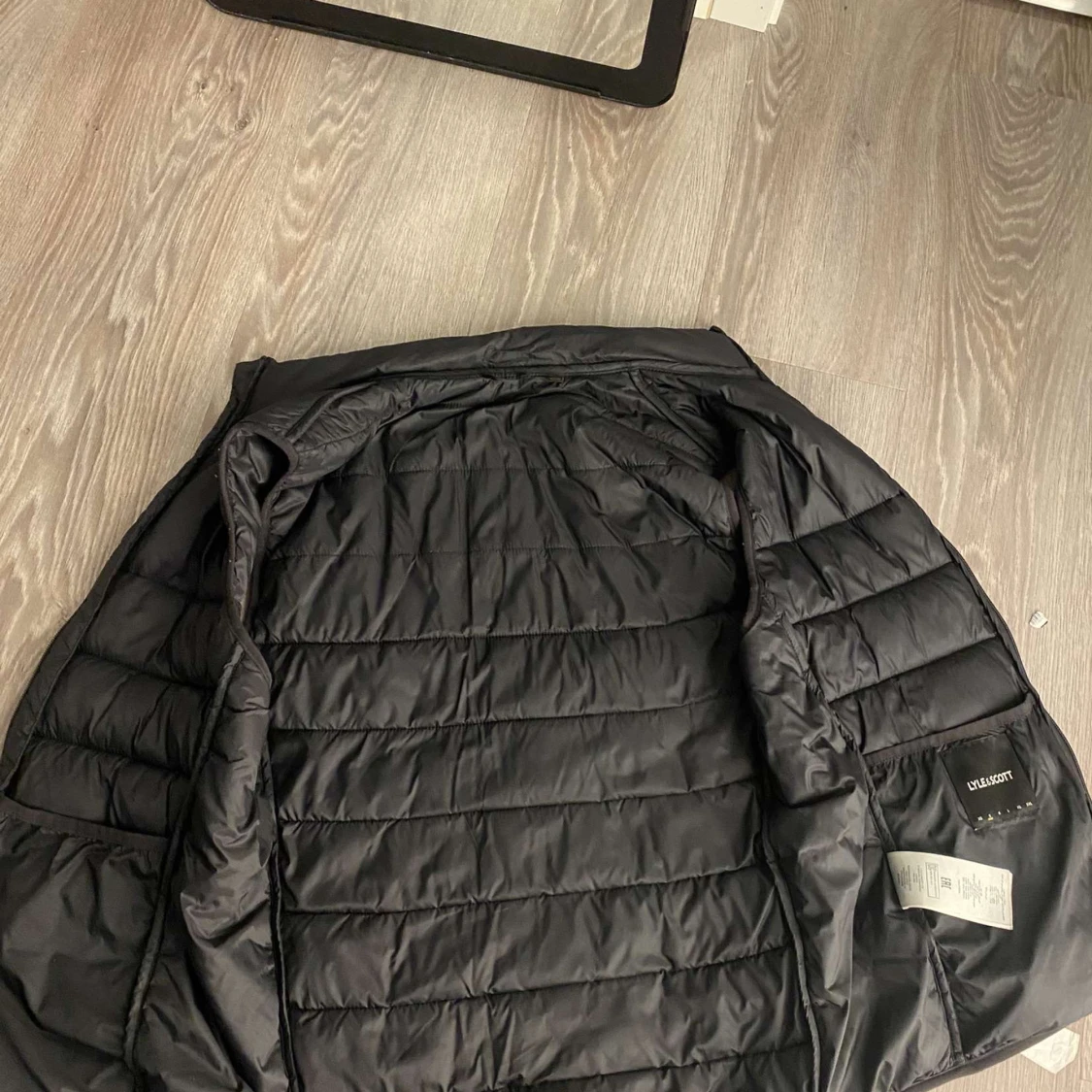 Svart dunväst från Lyle & Scott - 2