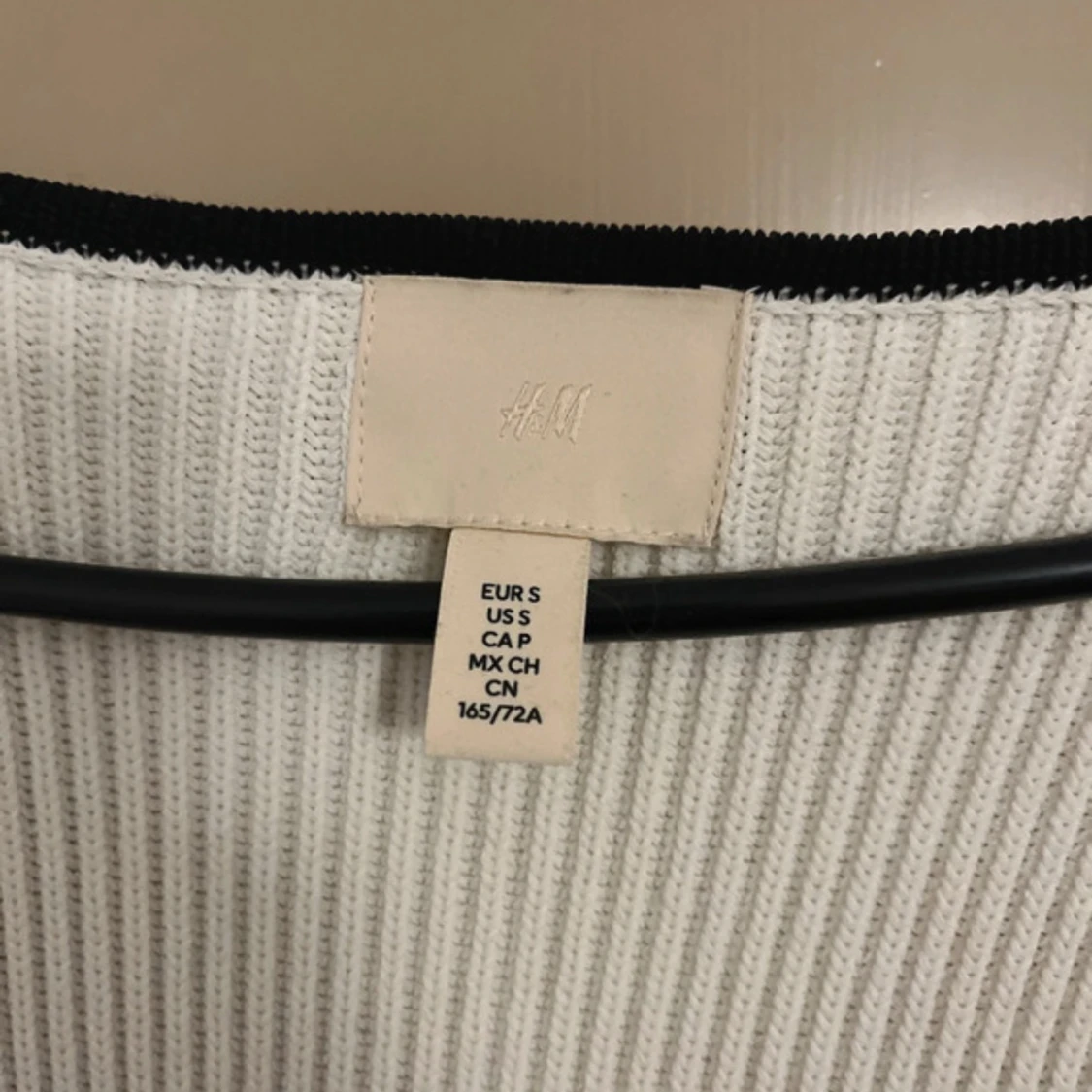 Vit ribbad långärmad tröja från H&M - 1