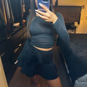 Zara minikjol - Svart Zara minikjol. Shorts under