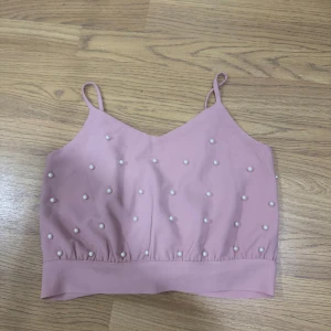 Rosa topp - En rosa typ från Shein i stl S som är i väldigt bra skick säljs för 75 kr. 