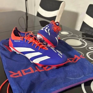 Adidas Predator ELITE - Adidas Predator Elite Helt ny. Storlek 44 men passar på personer som har storlek 42. 