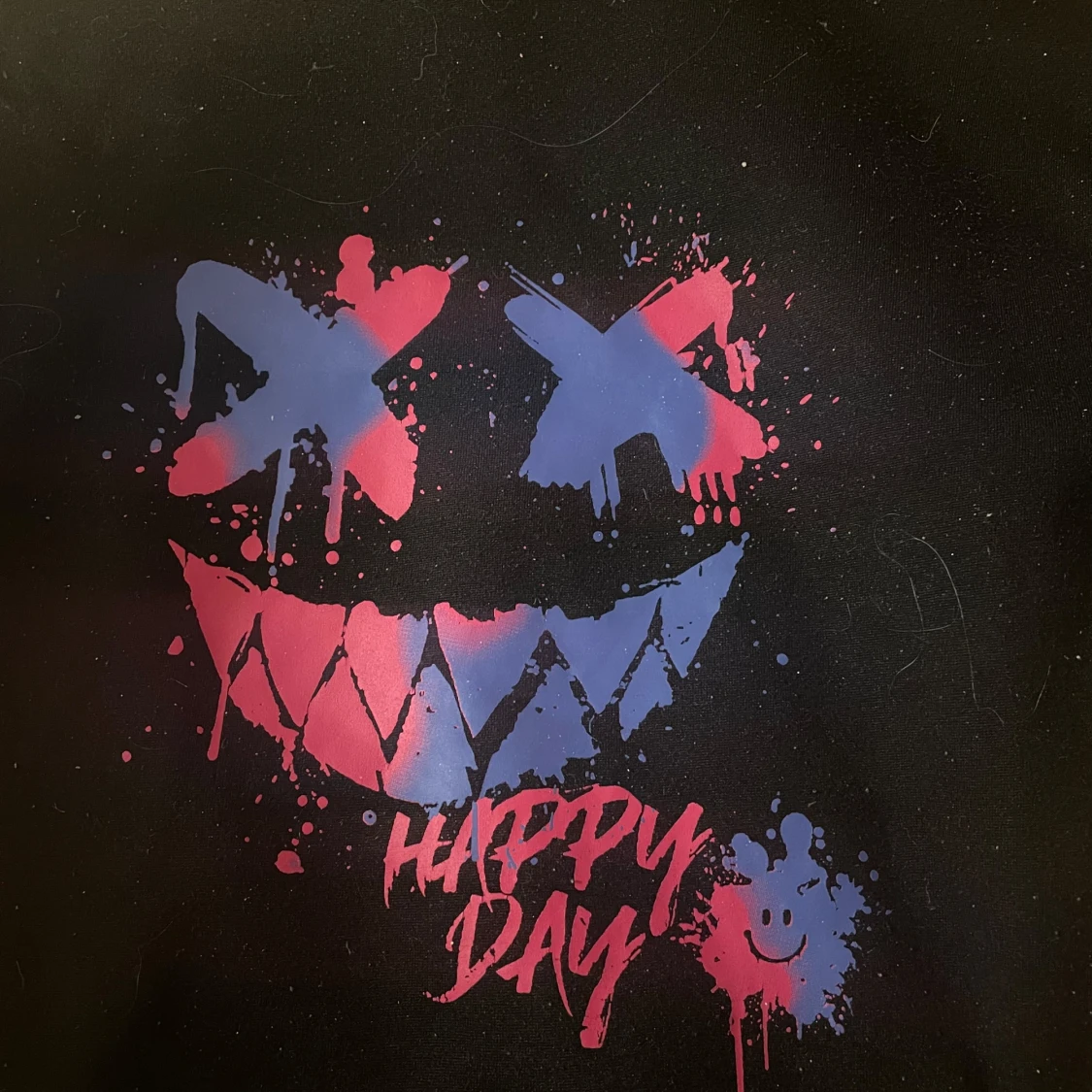 Svart hoodie med färgglada tryck - 4