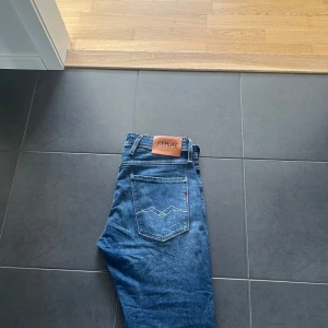 Replay Jeans - Replay Jeans | Storlek 32/32 | Skick 10/10 | Ny pris 1799 | Pris 599 // Virtual Closet🙌🙌