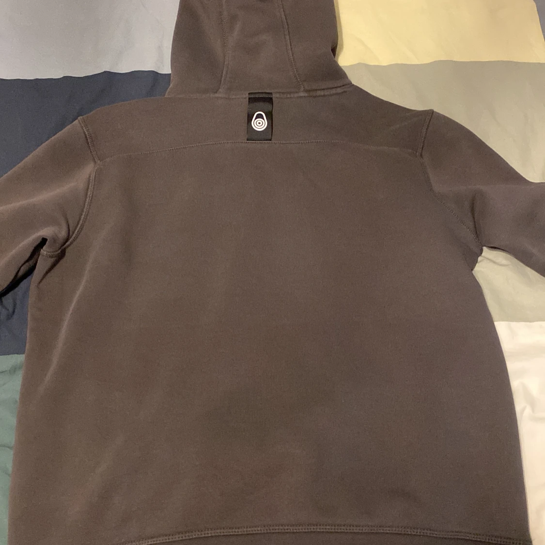 Mörkgrön hoodie från Sail Racing - 1