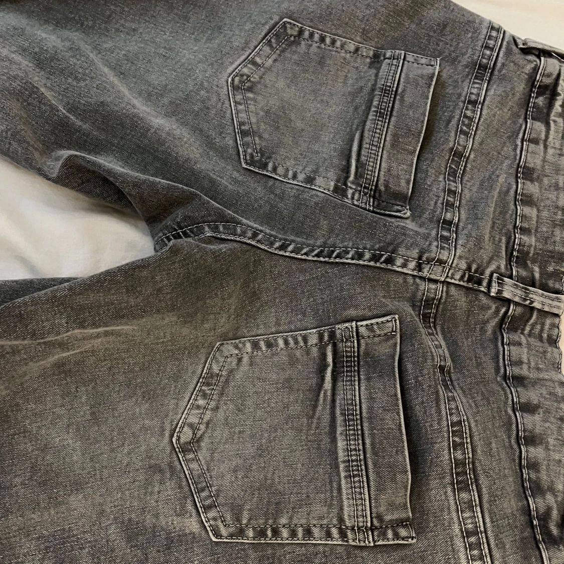 Lowaist utsvängda jeans  - 2