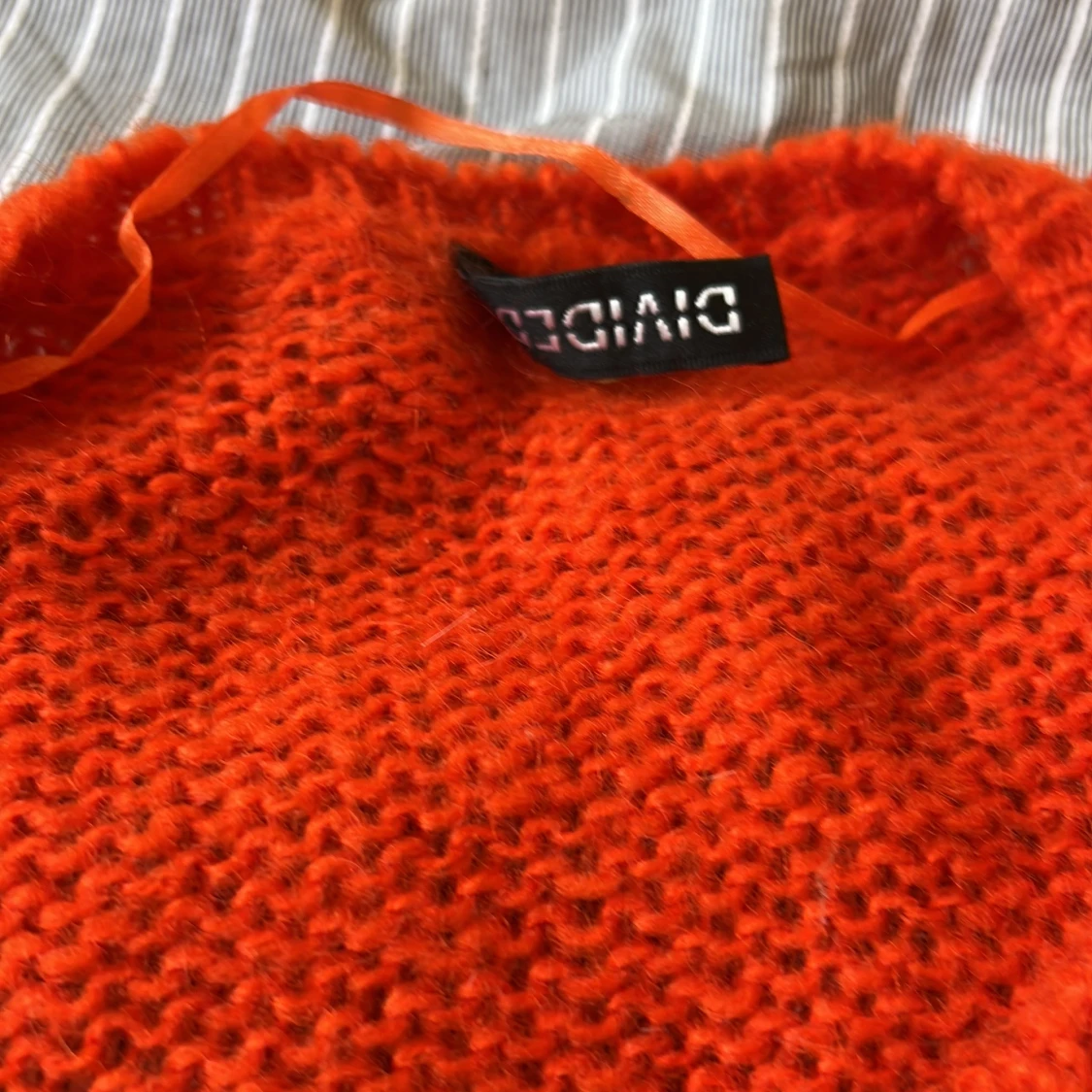 Orange croppad kofta från Divided - 2