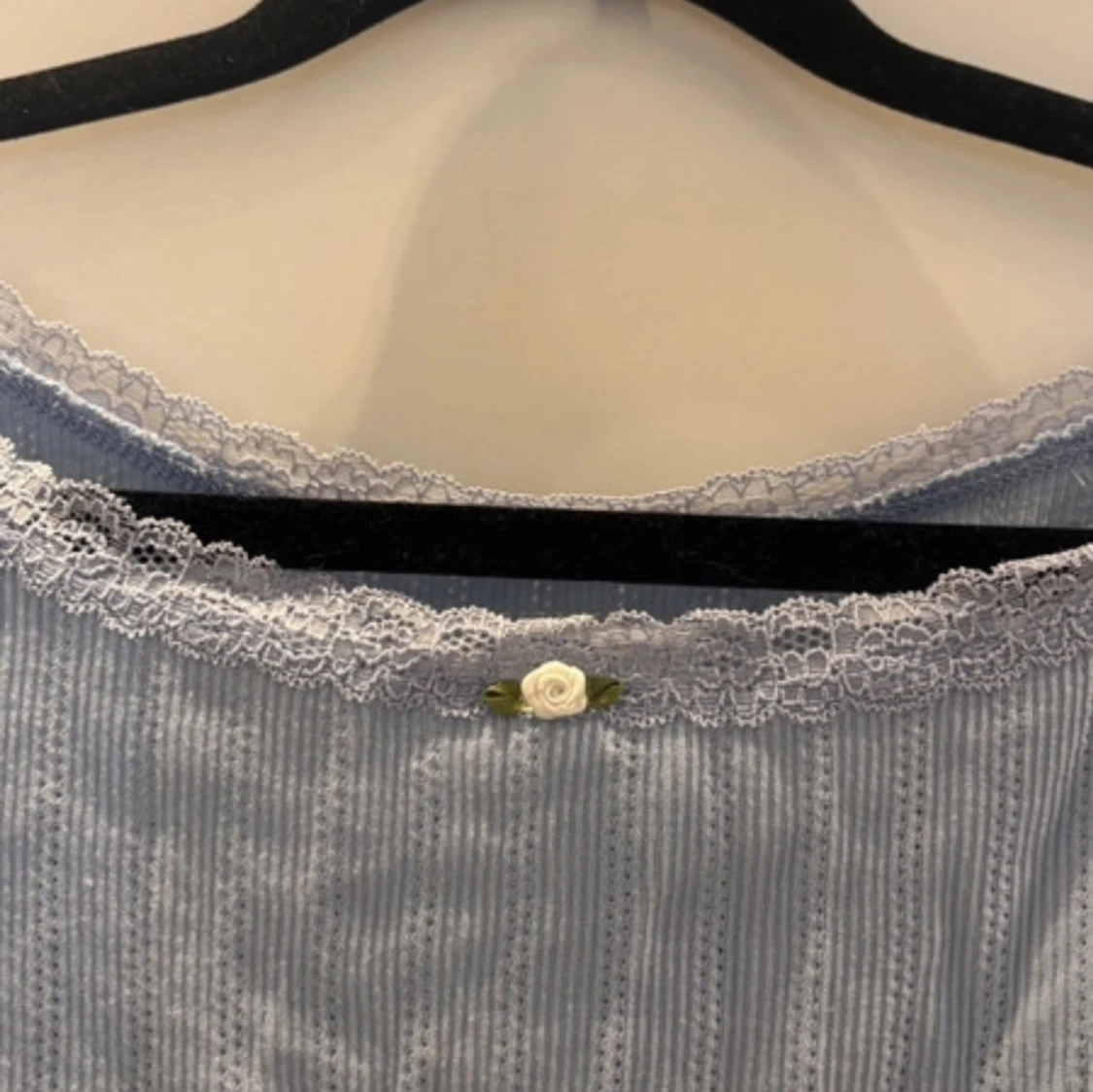 Ljusblå ribbad topp med spets från Aeropostale - 2