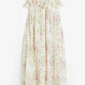 Klänning  - Jättefin klänning som är perfekt till sommaren. Den är knappt använd💕💕