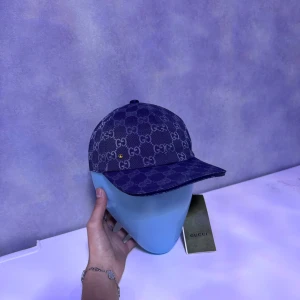 Gucci/Fendi - Fetare hittar ni inte. Finns flera modeller, passa på då de endast fåtal kvar. 👻:capcornerr och på TikTok : capcornerr2