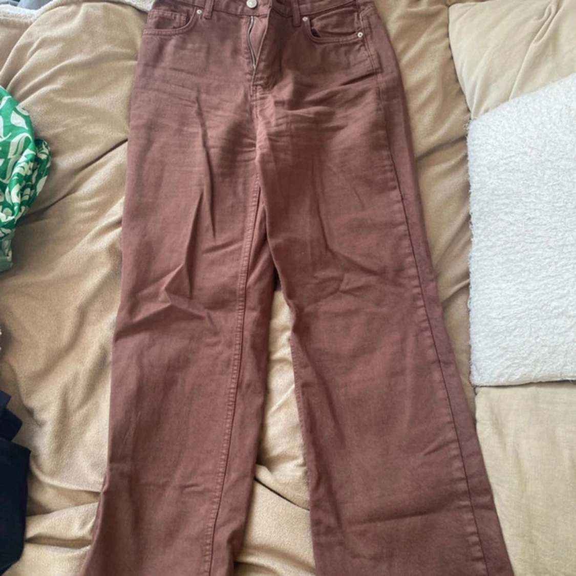 Bruna wide jeans från Chiquelle