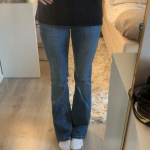 Jeans  -  Super fina jeans❣️ jag är 170, storlek 34❣️nypris 600kr