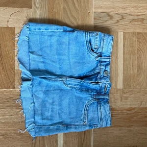 Jeans kjol - Avklippta jeans från kapphal som nu är en kjol