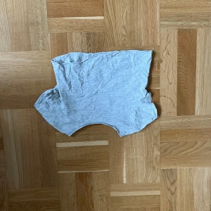 Avklippt grå T-shirt från hm  - Avklippt grå T-shirt från hm