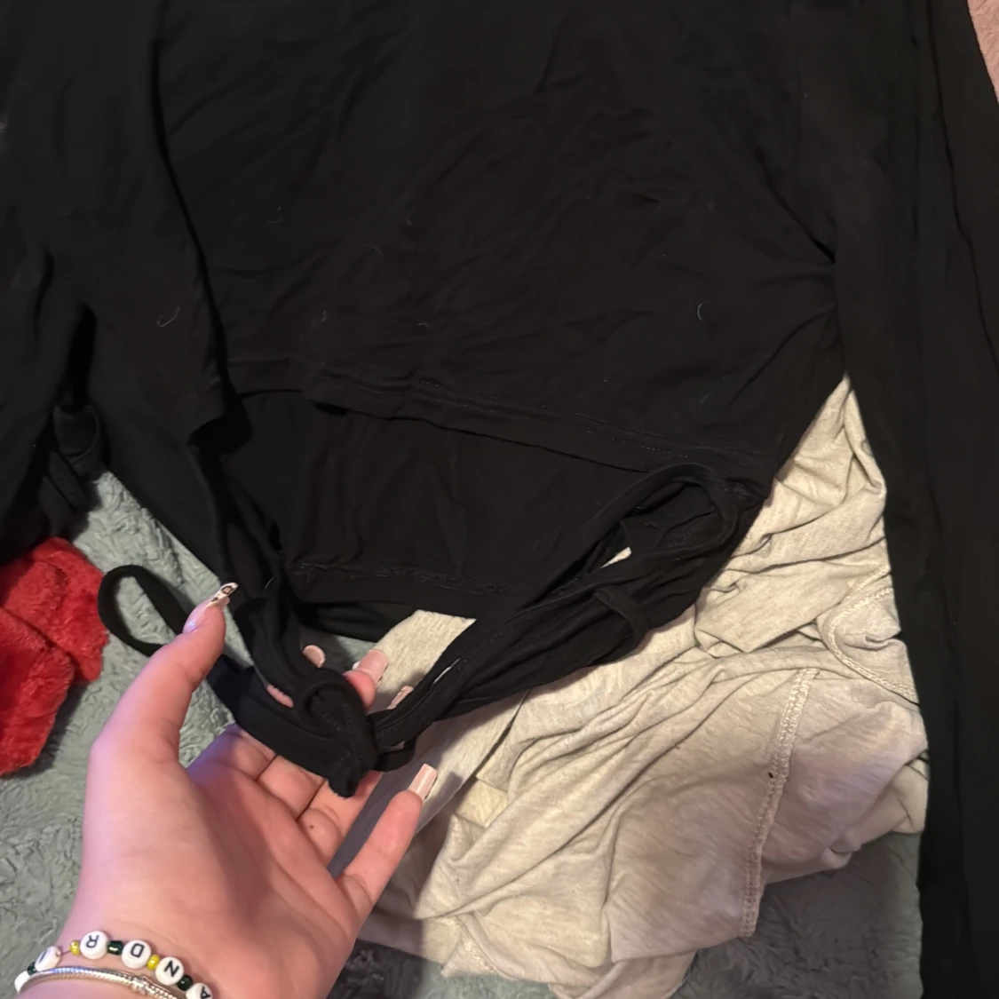 Svart croppad långärmad topp från SHEIN - 4