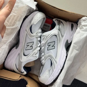 New balance  - Säljer mina new balance skor är helt ny! Ny priset är 1300kr💓💗 säljer för 800kr❤️❤️