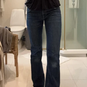 Tommy jeans - Raka jeans från tommy hilfiger, passar mig som brukar ha s/m i byxor o är 171cm💕💕