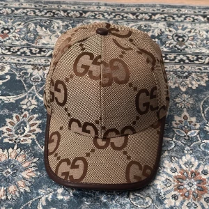 Keps - Helt ny Keps som aldrig är använd. Skicket är 10/10. Priset går att diskutera och om du vill ha fler bilder eller har några frågor så är det bara att fråga. 