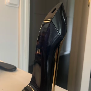 Good Girl Eau de Parfum från Carolina Herrera 50ml - Säljer den då den inte används längre. Det är ca 70% av parfymen kvar i flaskan. Skickas i orginalförpackning