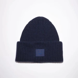 Acne mössa - Skit snygg och trendig acne mössa i mörkblå färg💙💙💙