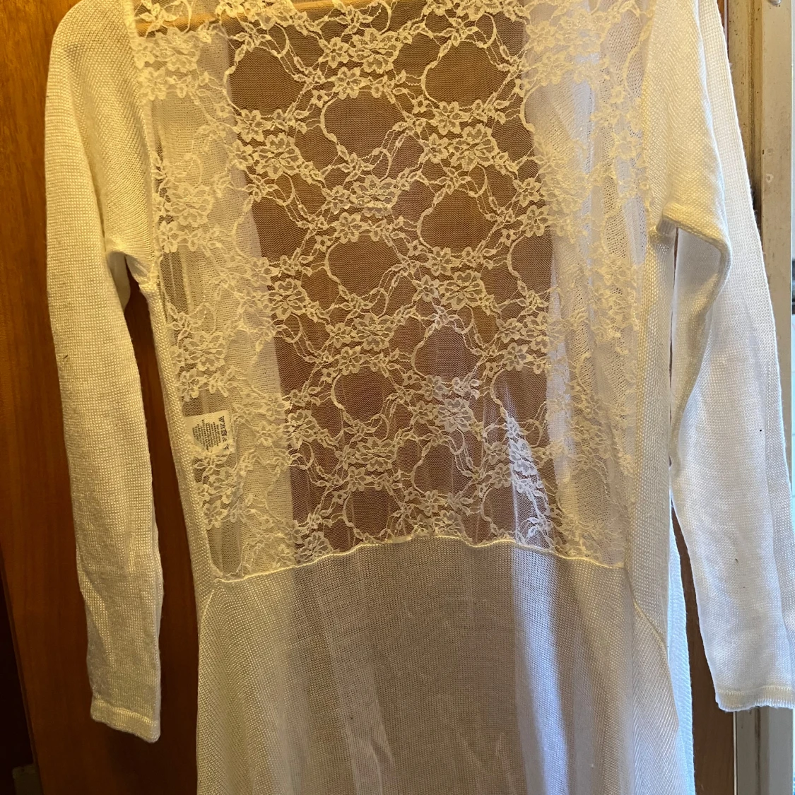 Vit långärmad spetsklänning från Elitzia - 1