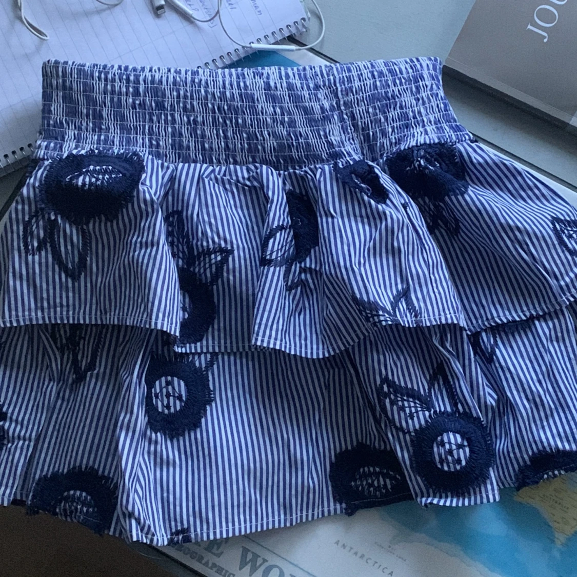 Randig volangkjol Holly & Whyte S