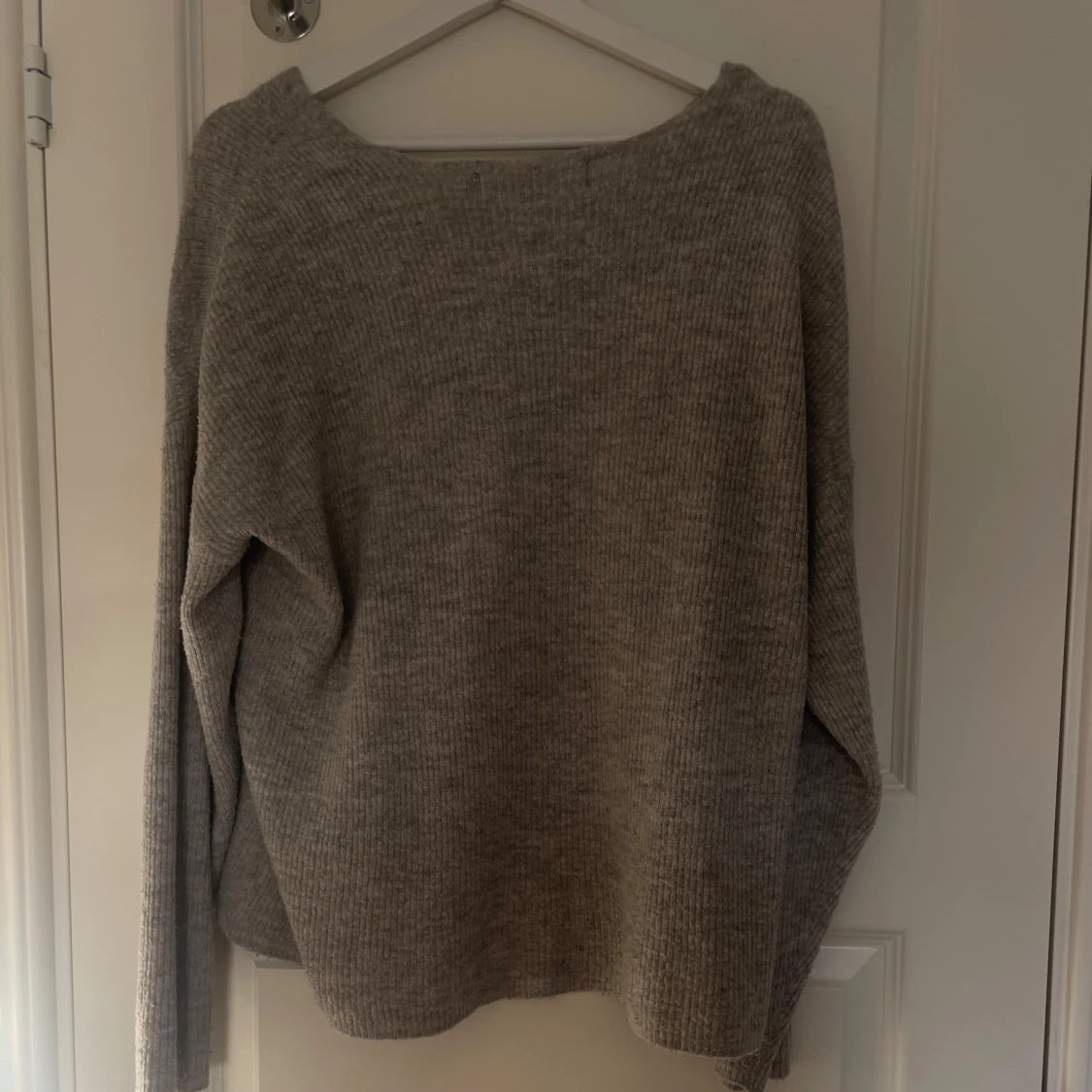 Grå stickad tröja från Vero Moda - 1