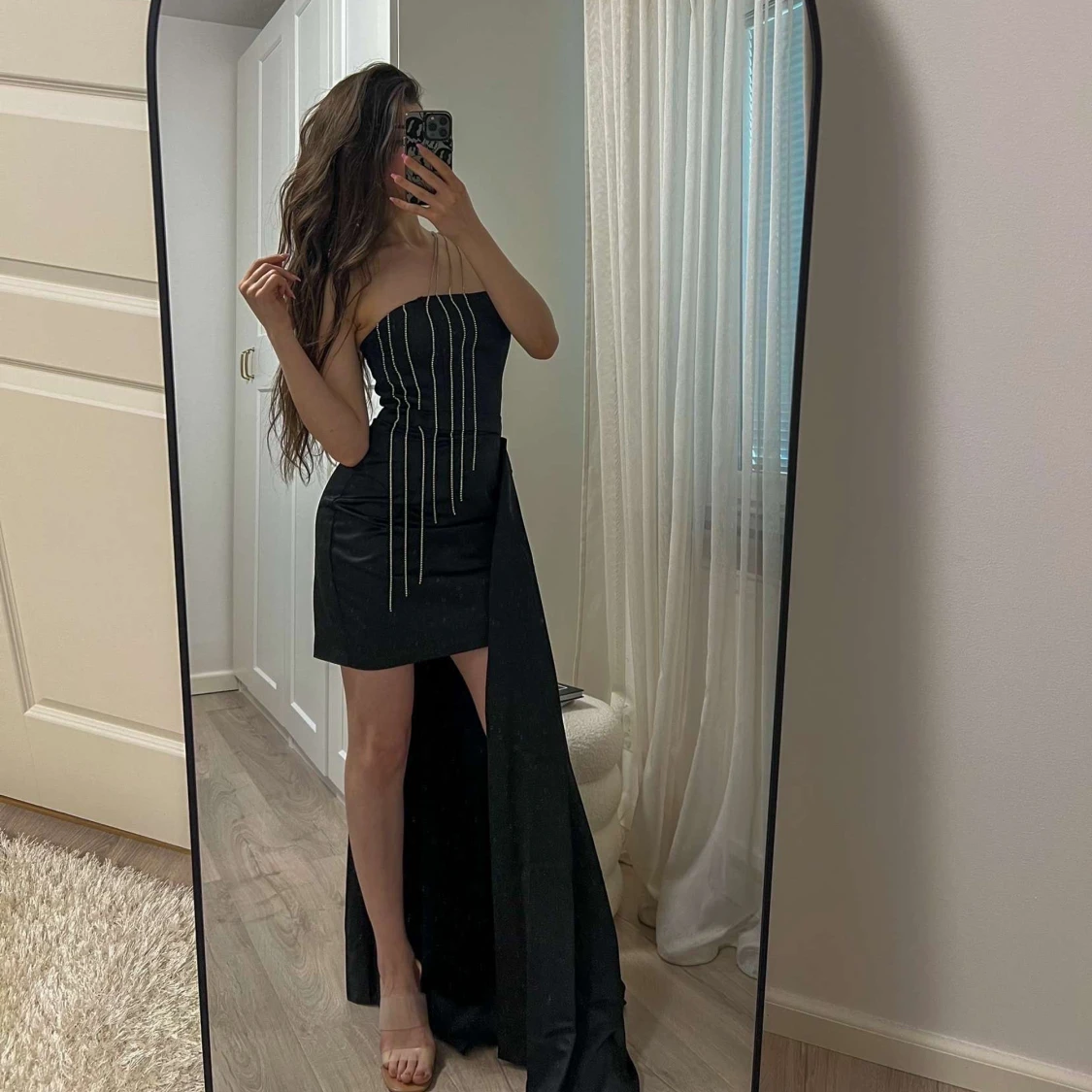 Svart festklänning med släp