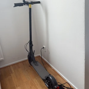 Elsparkcyckel,Xiaomi  - Xiaomi är en Elsparkcyckel för barn från 7-12 års åldern den kan gå i 5-15-20 kilometer i timmen,det finns gå läge,Drive,sport läge.