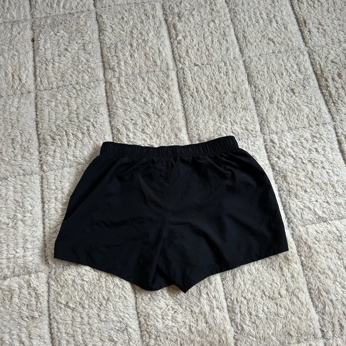 Svarta träningsshorts från Asics - 1