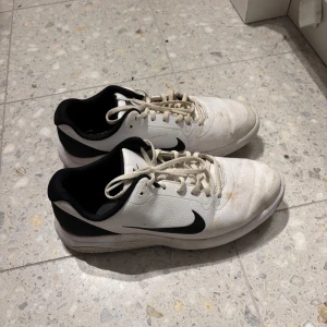 Nike golf skor  - Golfskor från Nike. Använts fåtal ggr under förra säsongen. Storlek 42 