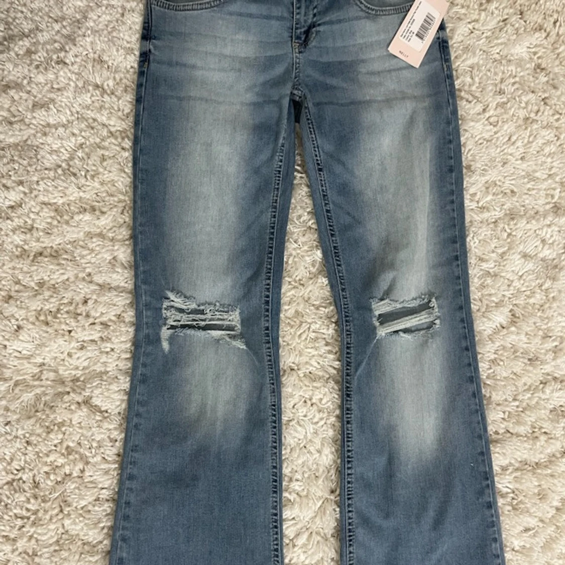 Blå bootcut jeans från Nelly