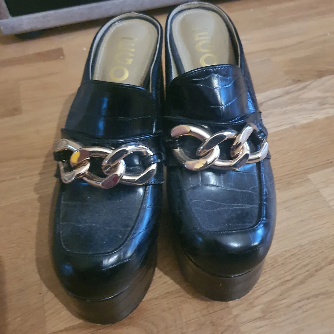 Svarta platåloafers med kedjedetalj från EGO - 1