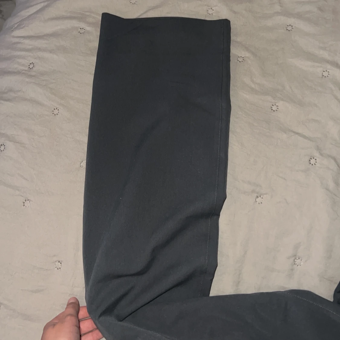 Gråa kostymbyxor med raka ben - 3