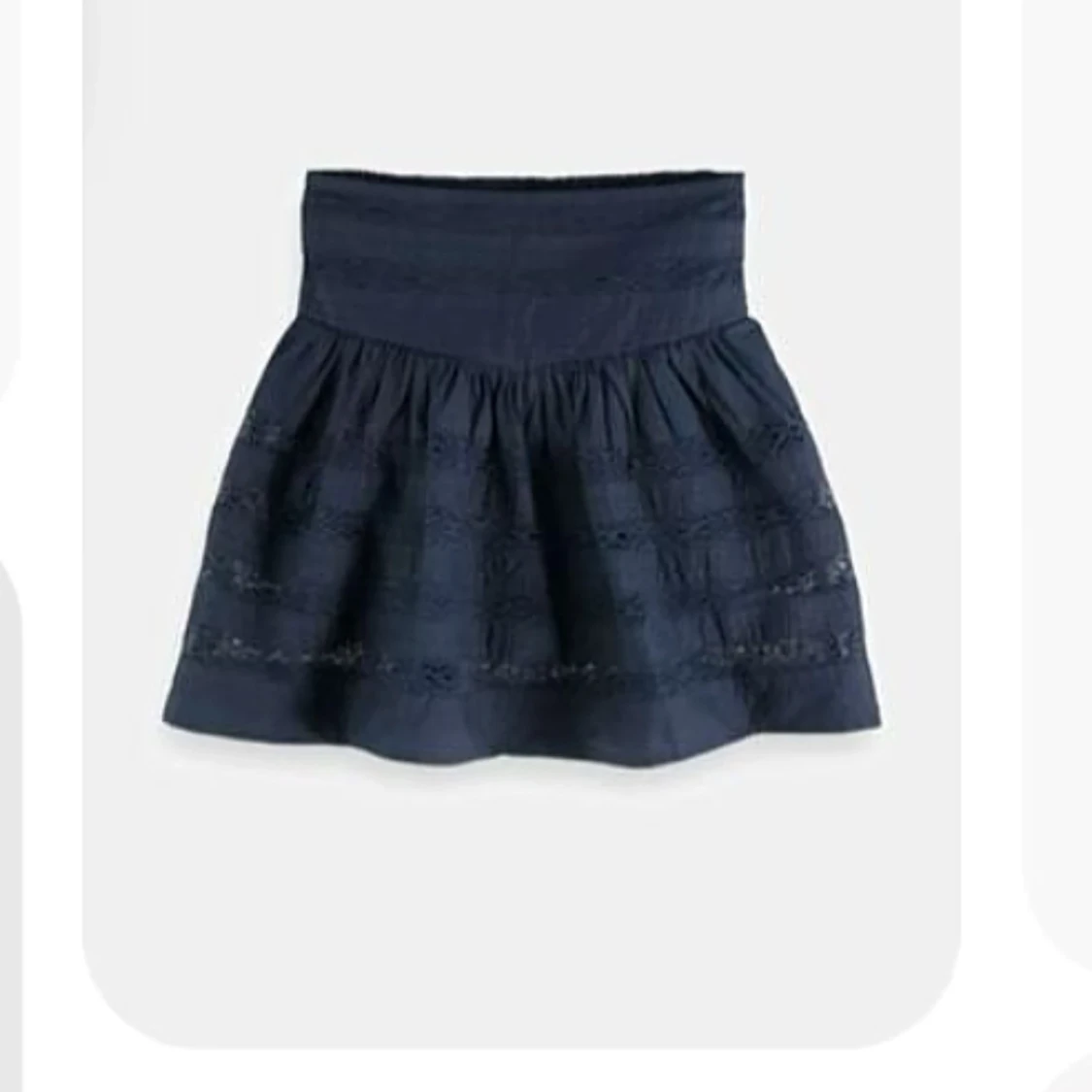 Marinblå kortkjol med volangdetaljer