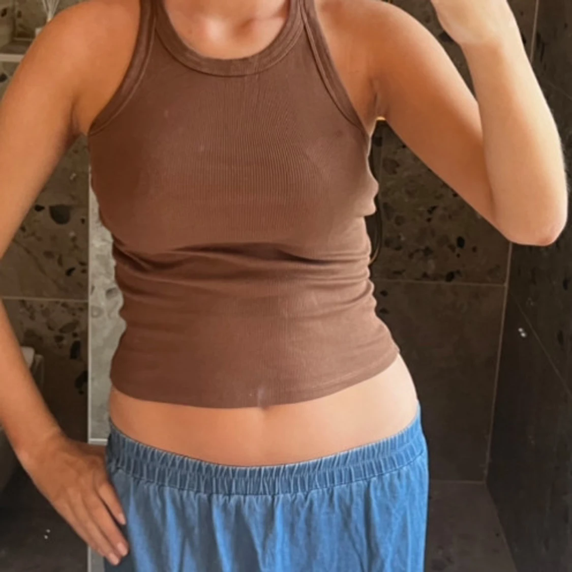 Brun ribbad linnetopp