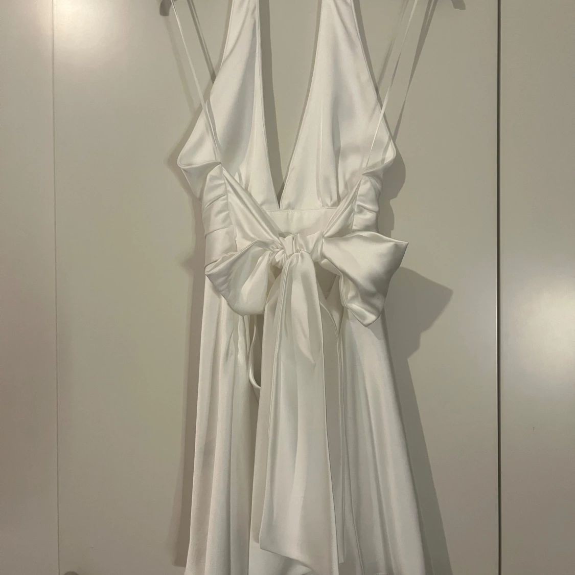 Vit omlottklänning med rosett från Zara - 1