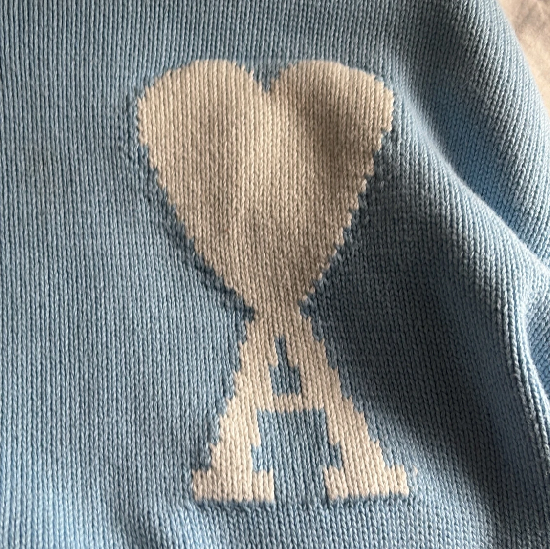 Ljusblå stickad tröja från Ami Paris - 1