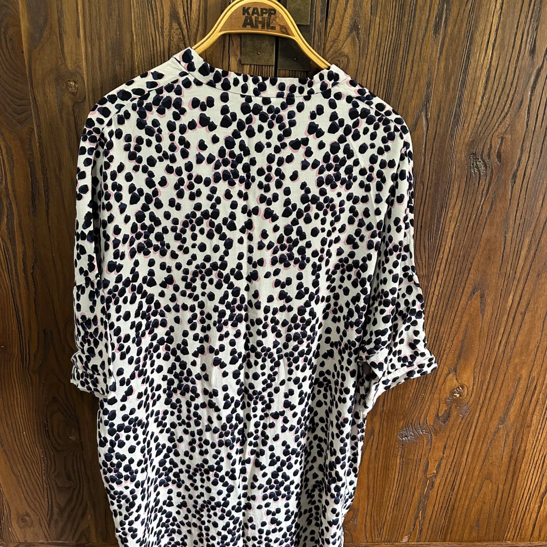 Prickig skjortklänning  - 1