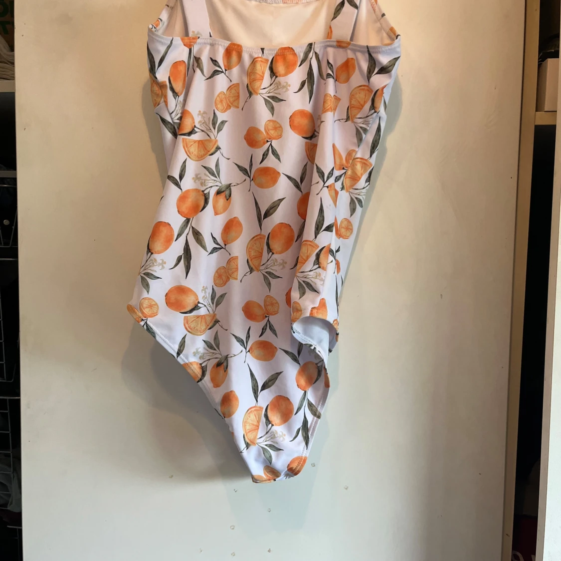 Vit baddräkt med apelsinmönster - 1