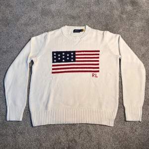 USA Ralph Lauren sweater  - This Ralph Lauren sweater is brand new and in perfect condition. It’s a size M (USA) and made with high-quality material for a soft and stylish fit. Great for everyday wear or dressing up. New price: 5000 kr 