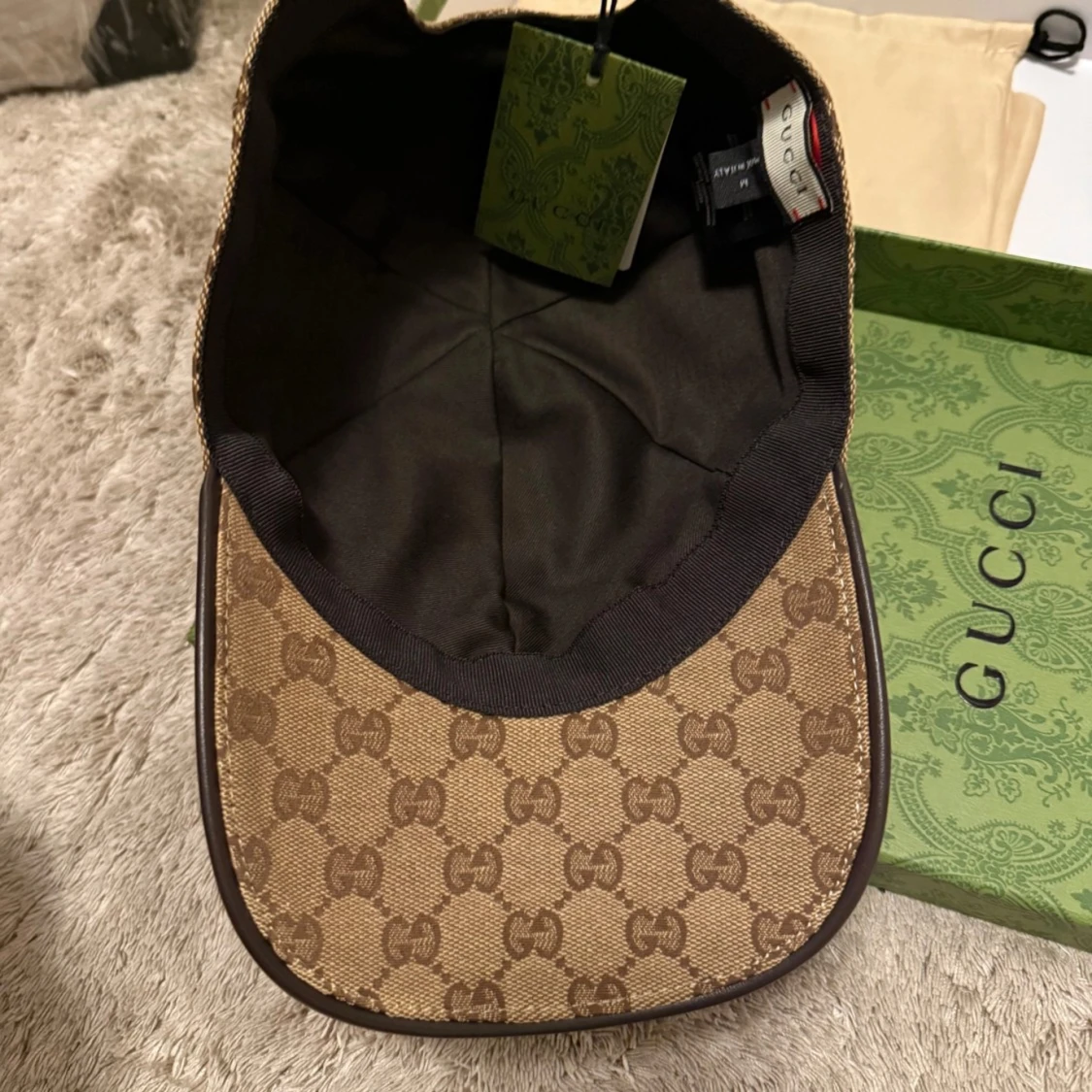 Beige keps från Gucci med GG-mönster - 2