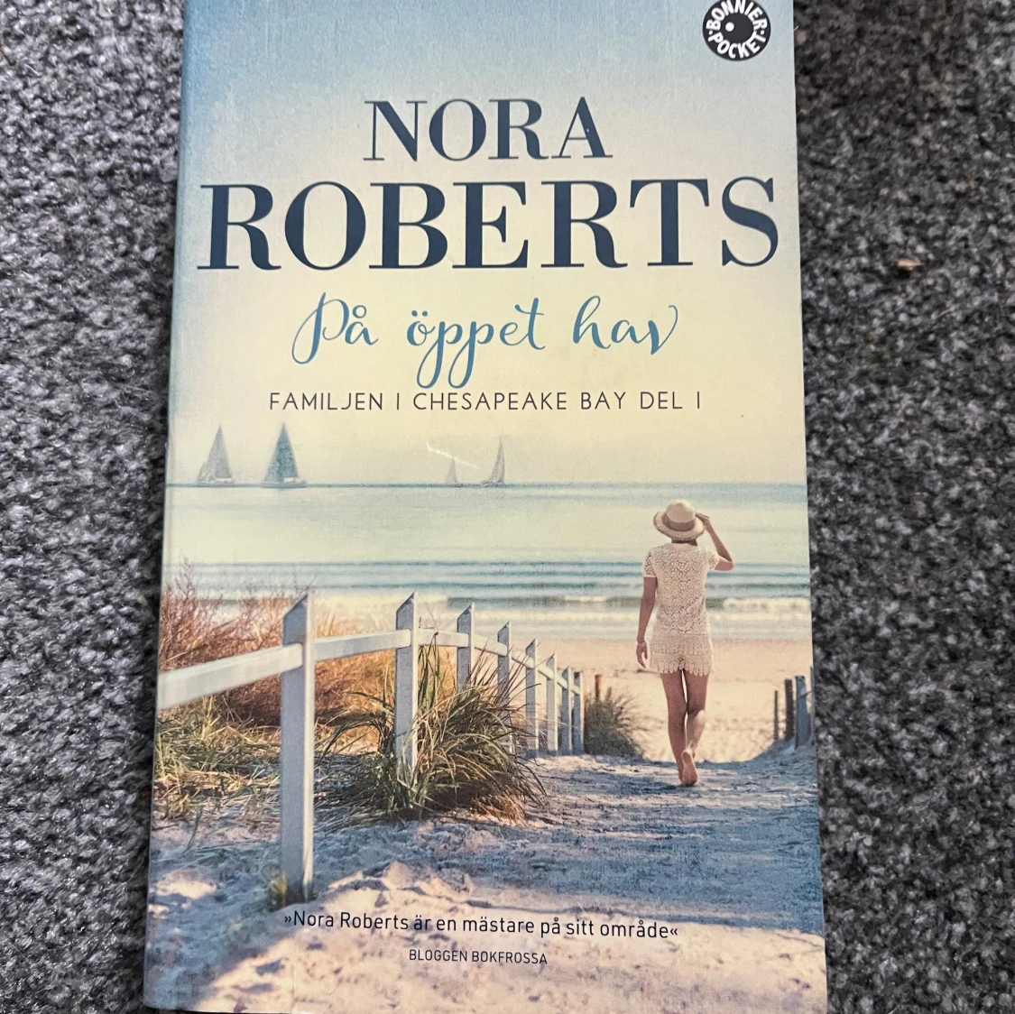 På öppet hav av Nora Roberts 
