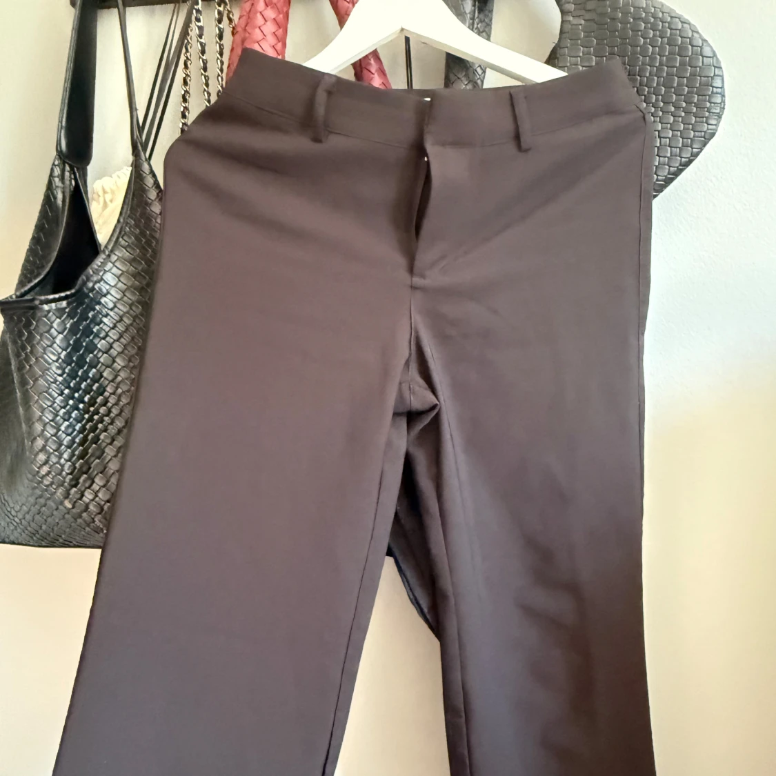 Svarta kostymbyxor från Madlady - 2