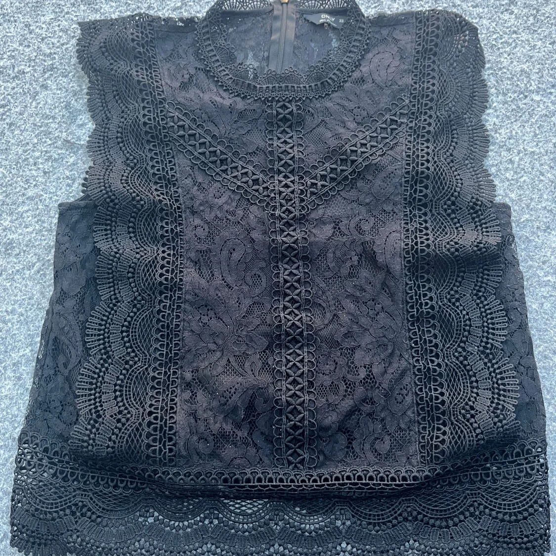 Svart spetsblus från ONLY - 1
