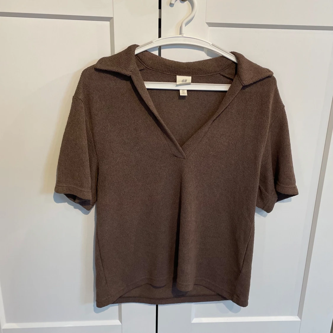 Brun stickad polotopp från H&M