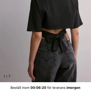 SÖKER DENNA TRÖJA FRÅN NELLY - SÖKER DENNA TRÖJA FRÅN NELLY I STORLEK XS ELLER S I SVART ELLER VIT HELST INTE ÖVER 200kr