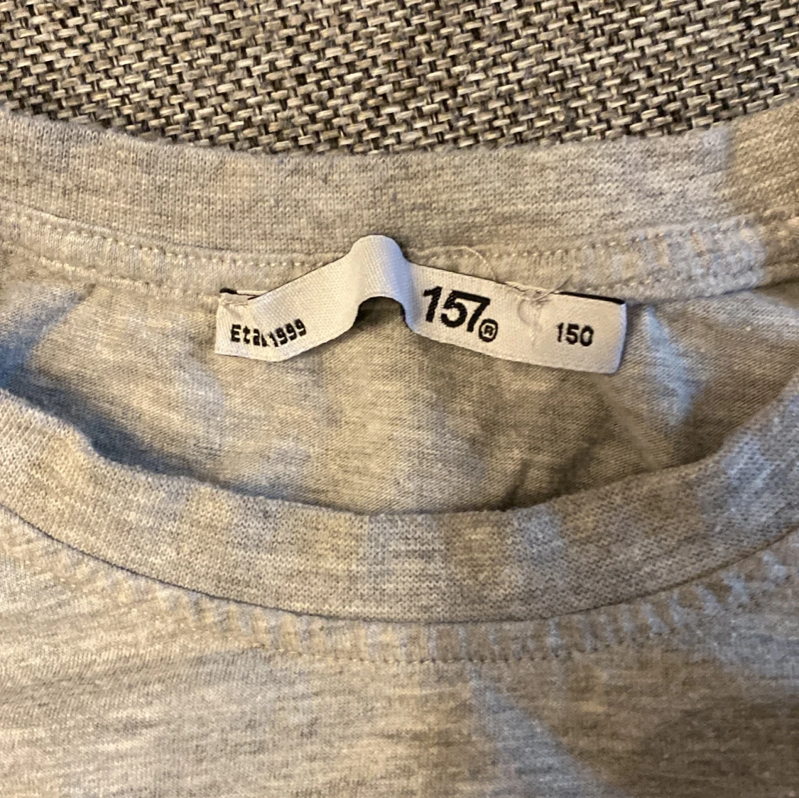 Grå t-shirt med tryck från 157 - 2