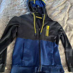 Hugo boss hoodie - Säljer en Hugo Boss hoodie i nytt skick. Ny pris 1499. Pris negotiation accepteras